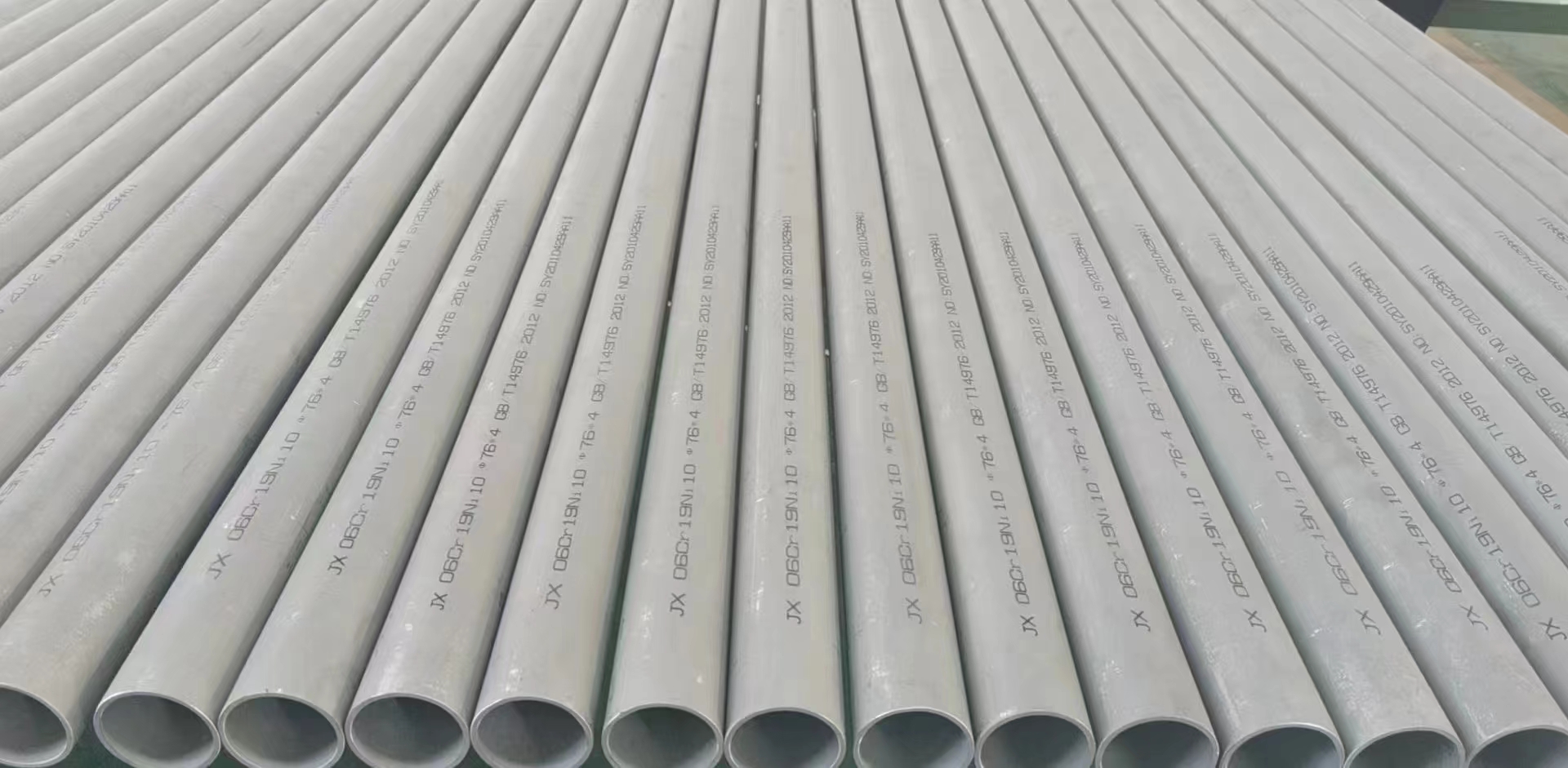 Russian clients visited GNEE to purchase A312 316 stainless steel pipes and custom pipe fittings